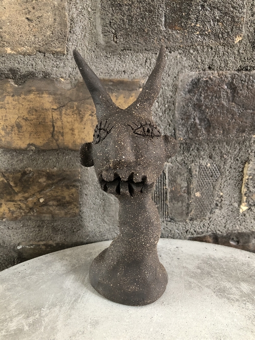 Keramik monster af Pernille Calundan